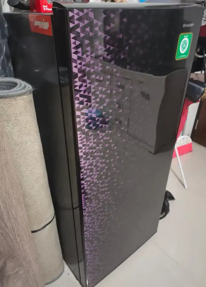 Dijual cepat, mau pindahan.kulkas sharp 1pintu