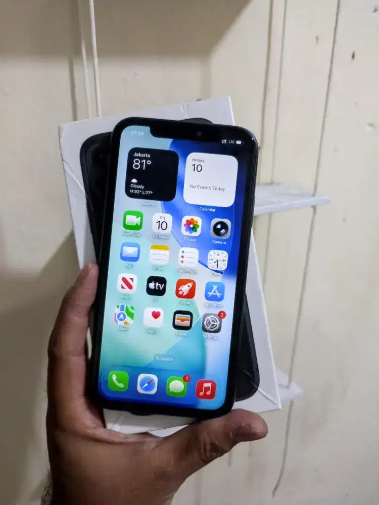 IPHONE 11 64GB LIKE NEW