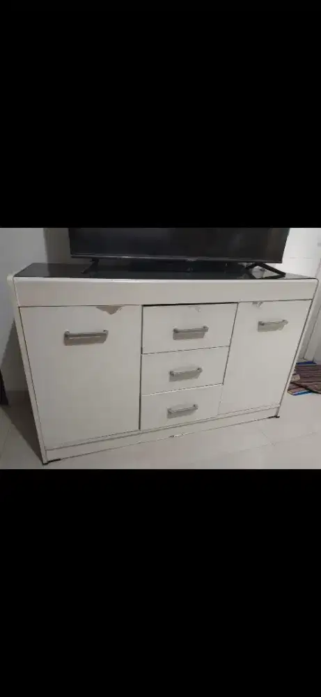 Bupet lemari Meja Tv, jual cepat mau pindahan.