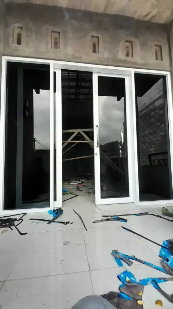 Pintu geser 2 daun + 2 kaca mati T210cm L360cm hrg dg psg 6,85 jt/unit