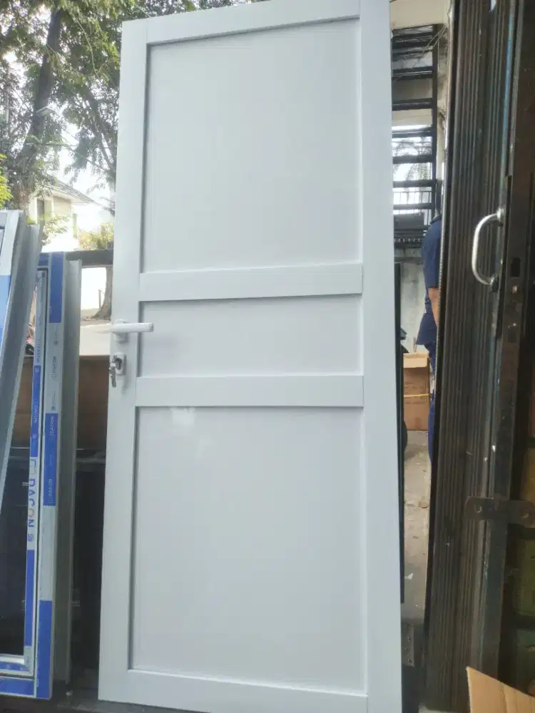 Pintu alumunium swing T220cm L100cm harga plus pasang 2,3 jt / unit