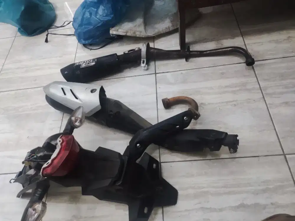 Dijual spark board belakang crf ori dan knalpot