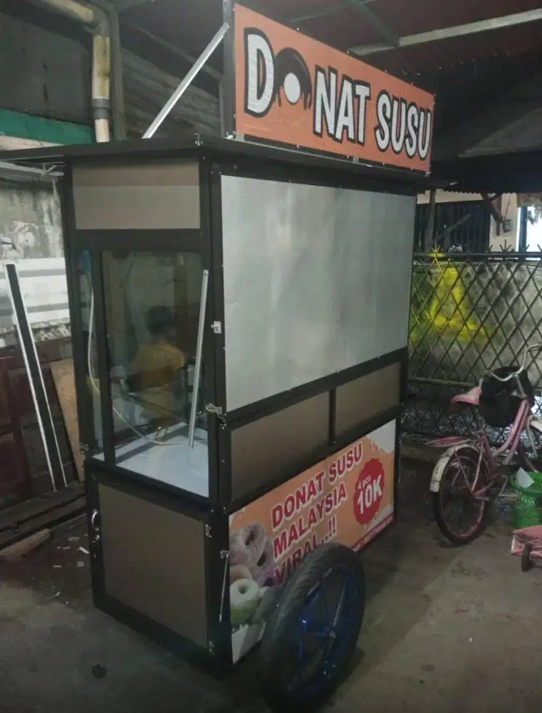 Gerobak jualan (bisa dorong atau mangkal)