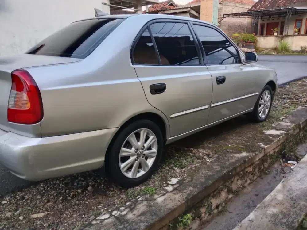 Dijual Hyundai verna Plat B
