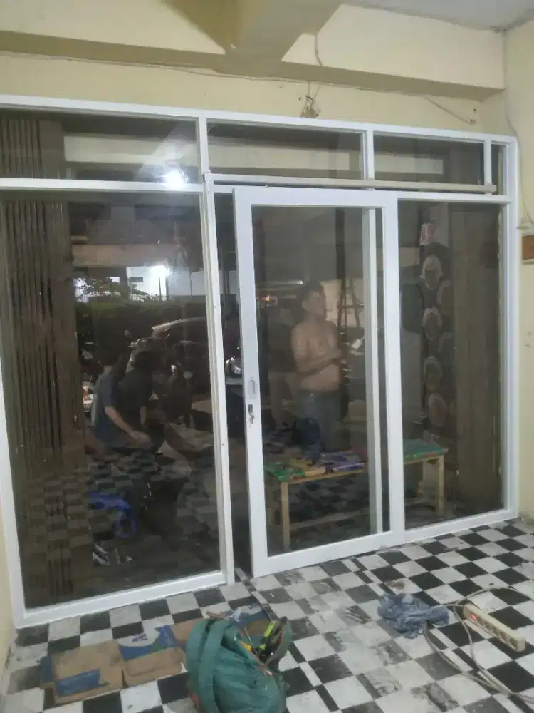 Partisi pintu sliding aluminium toko T210cm L280cm hrg dg pasang 5,65