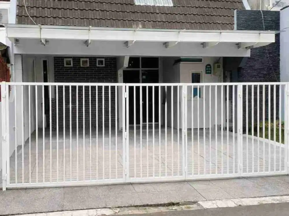 Disewakan rumah 1 lt 8 x 15 m2 di Kebon Jeruk ada 3 kt 2 km semi furniture, ada gudang, siap huni, deket Binus, Tol Kebon Jeruk, survei!