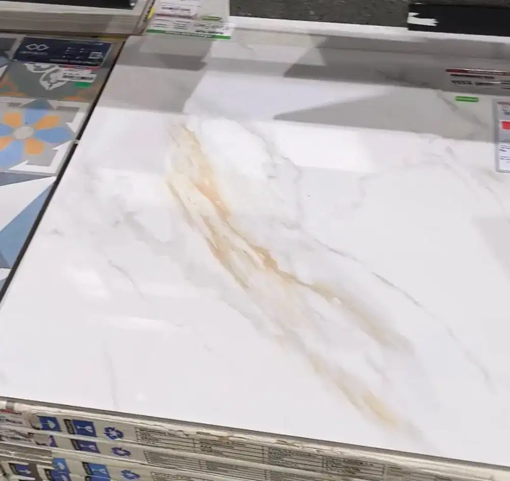 Granit Lantai Carina Kilap (Glazed Pholised)