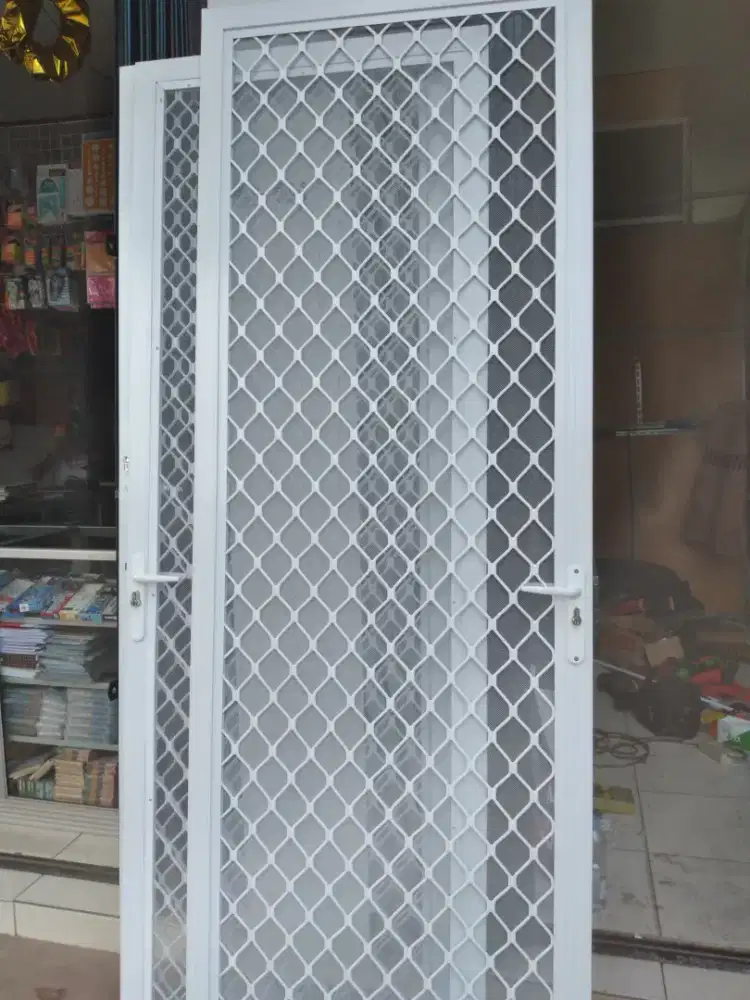 Pintu espanda anti nyamuk aluminium T210cm L90cm hrg terpasang 2,6 jt