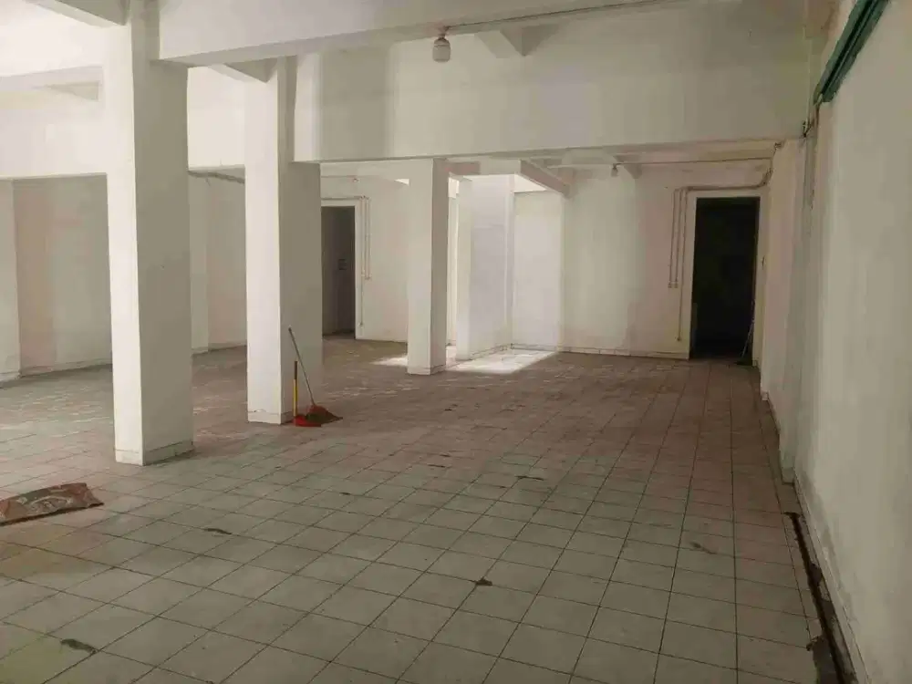 Disewakan Ruko Luas 4,5 lantai di Jenderal Sudirman Bandung