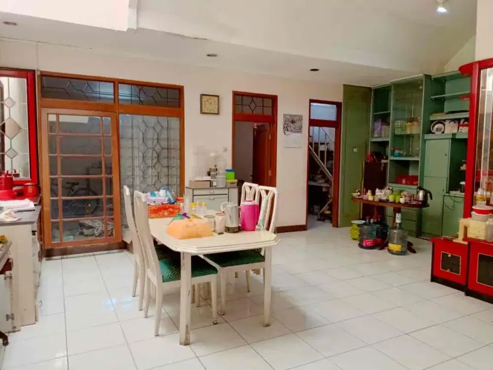 Jual /sewa
Kembar mas

Lt 181m
Lb 160 m
Kt 3 / km 2
Listrik 2200 e
Hadap utara
SHM

Sewa 65 juta 
Jual 2.6 m nego