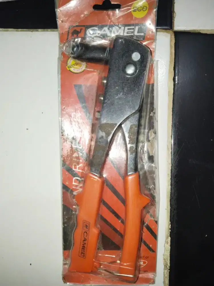 TANG RIVET + ISI 1 KOTAK