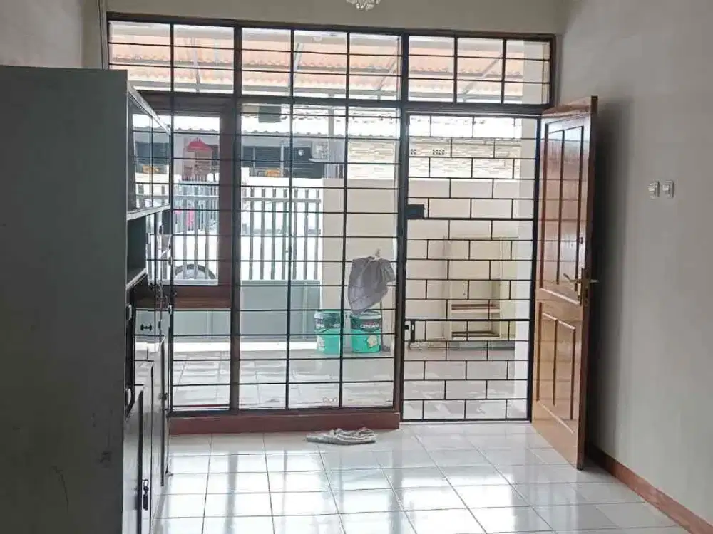 FOR SALE / Rent
rumah TKI 1

Lt 99
Lb 90
Lm 9
kt 3
km 2
1300wt
jetpum
SHM

Hrg jual 900jt nego
sewa 35jt/th min 2th

YS -LN