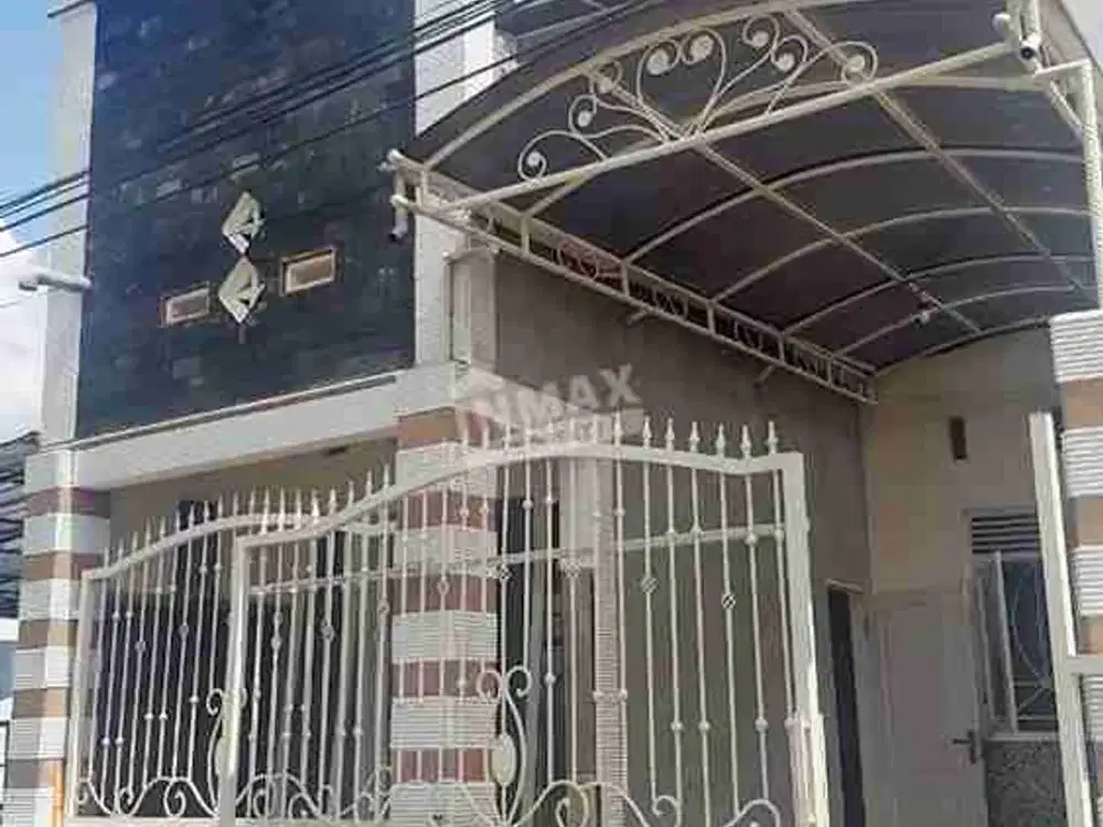 Rumah Tengah Kota  jalan Jaksa Agung Suprapto Dekat  Sekolah Corjesu dan RS Saiful  Anwar