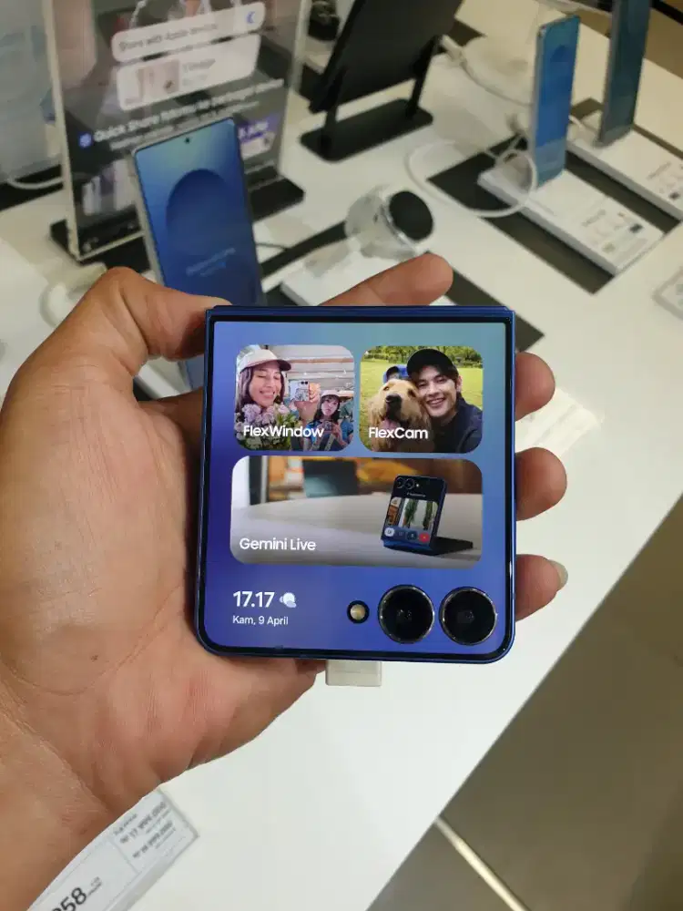 SAMSUNG Z FLIP7 512GB GARANSI AKTIF 2 TAHUN DAN BONUS SPEAKER PREMIUM