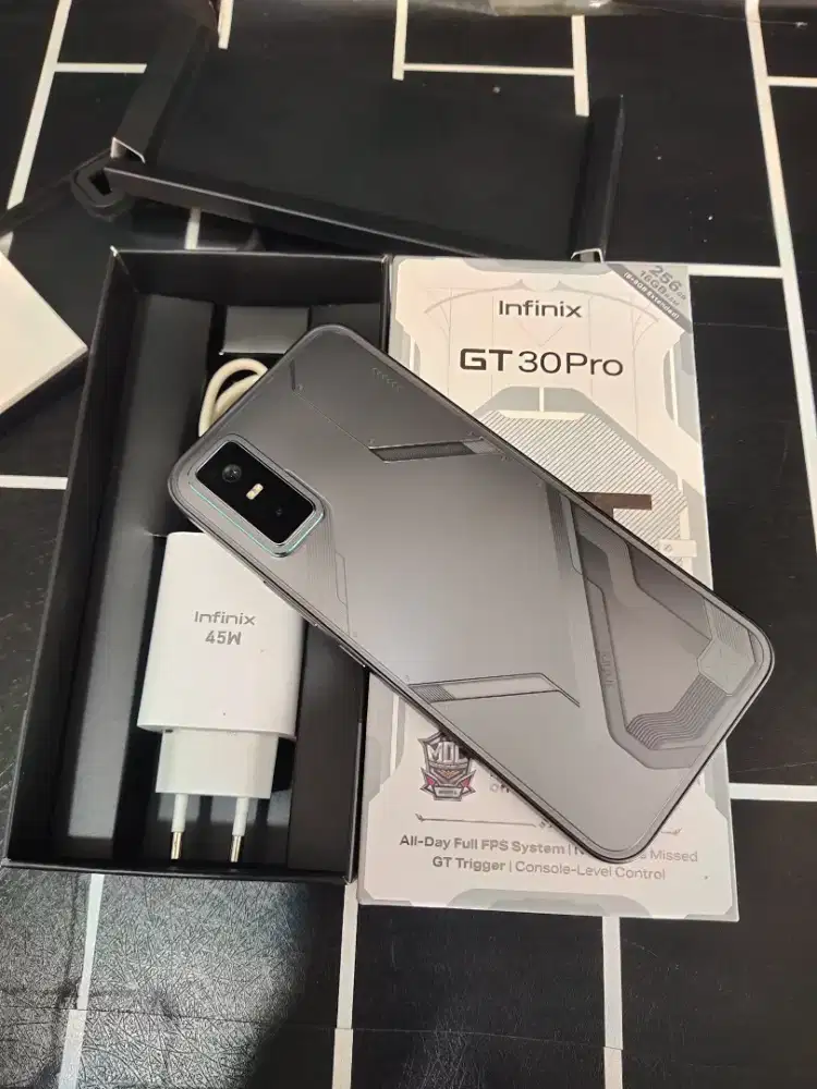 2nd : Inf Gt 30 pro 12/512 5G mulus