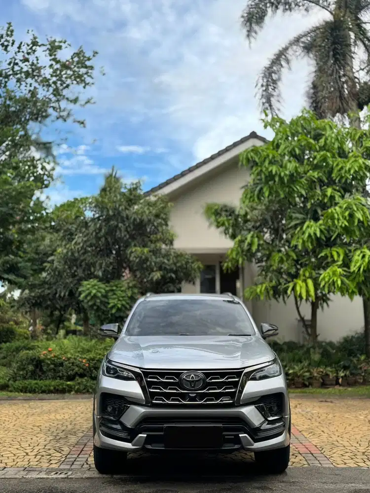 Toyota Fortuner VRZ GR Sport 2.8 TRD 2022 Diesel Silver Putih Hitam AT