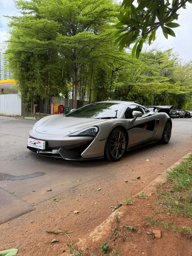 Mclaren 570S
2016