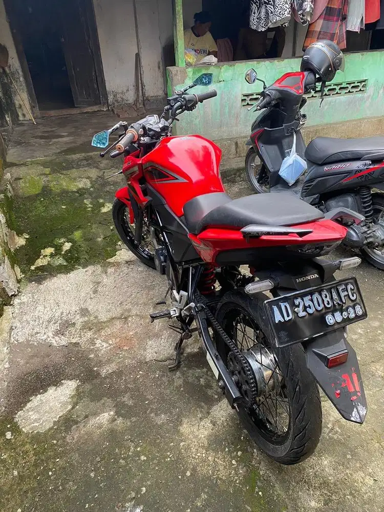 Dijual cb150r istimewa
