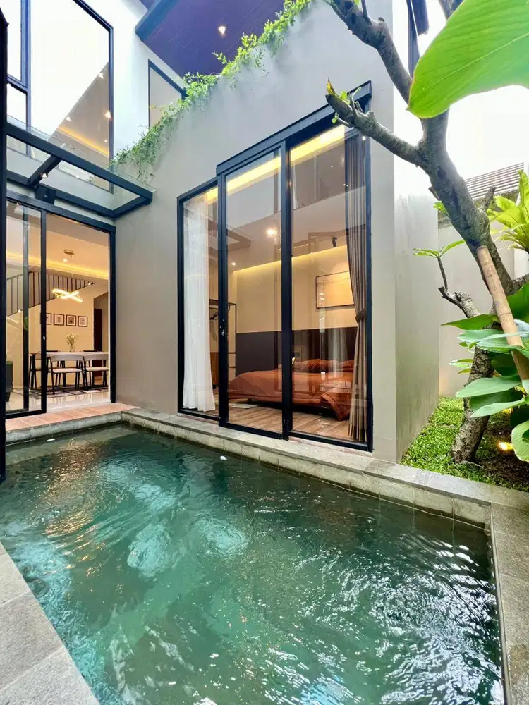 utara stadion maguwoharjo jenengan rumah kontemporer murah ada kolam