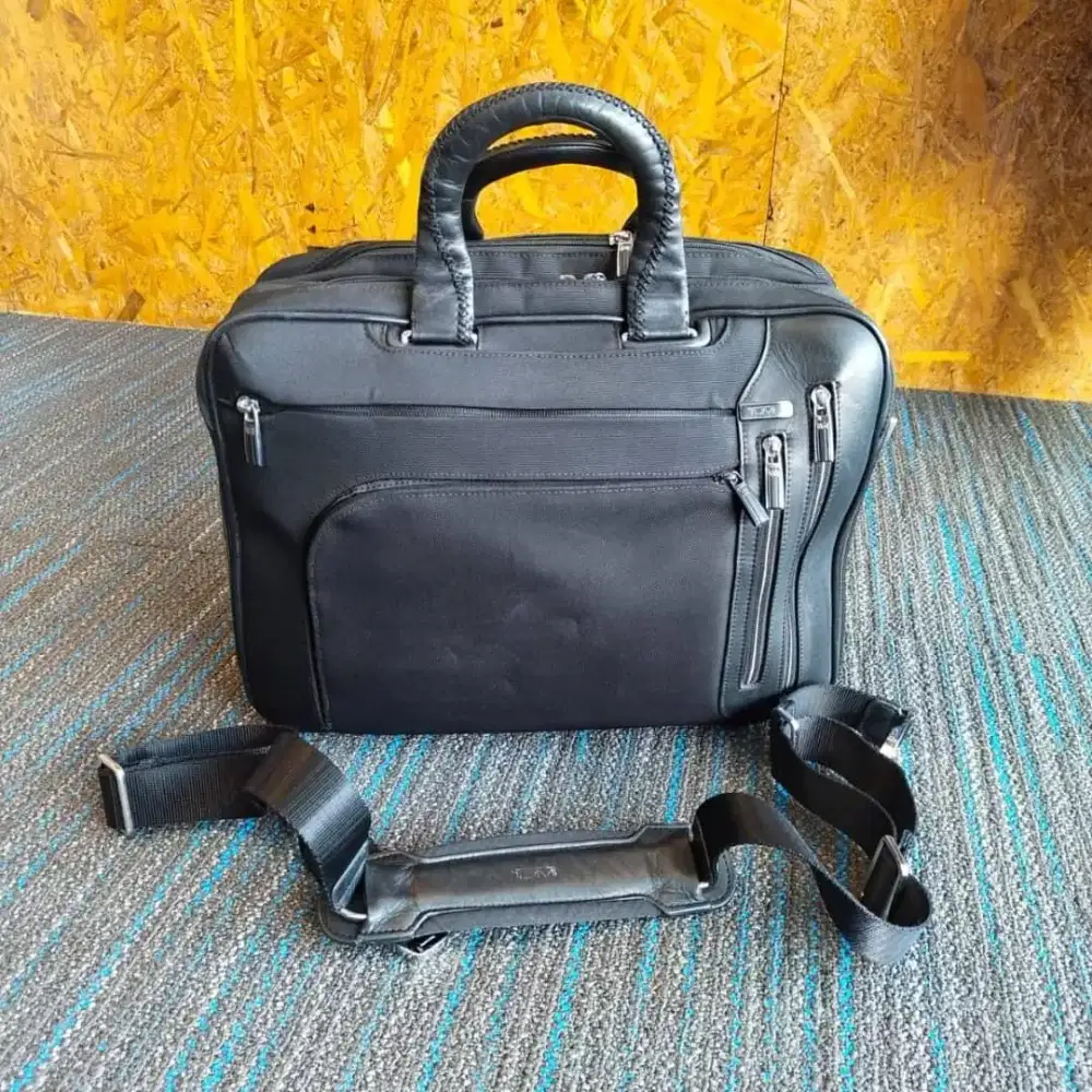 Tumi Arrive T Pass briefcase laptop tas bag second original