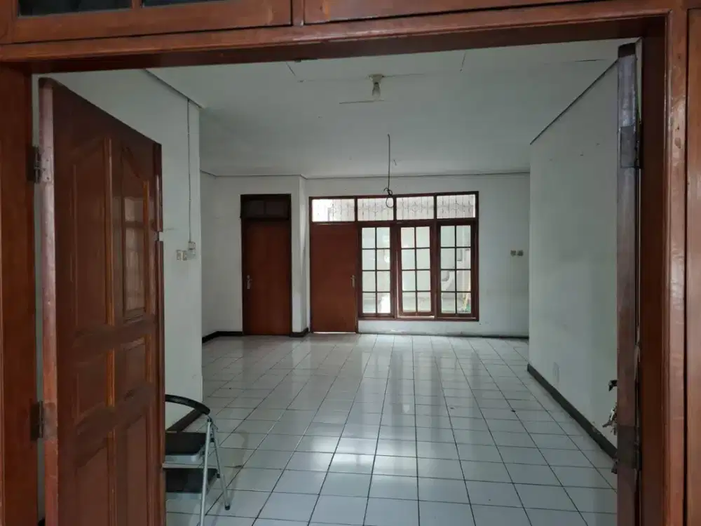 Rumah Strategis Pinggir Jalan Utama di Antapani Bandung