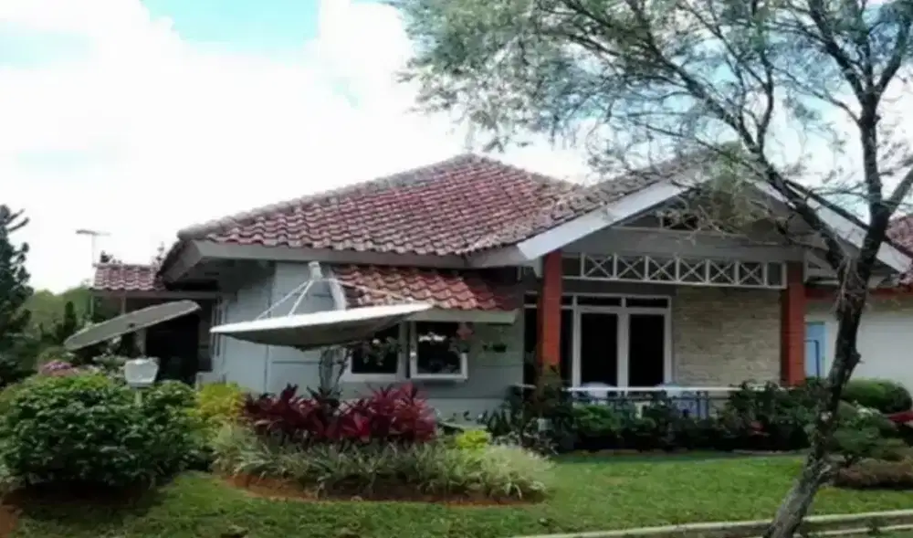 RUMAH VILLA FULL FURNISHED INCLUDE MEJA BILYAR, PERALATAN KARAOKE