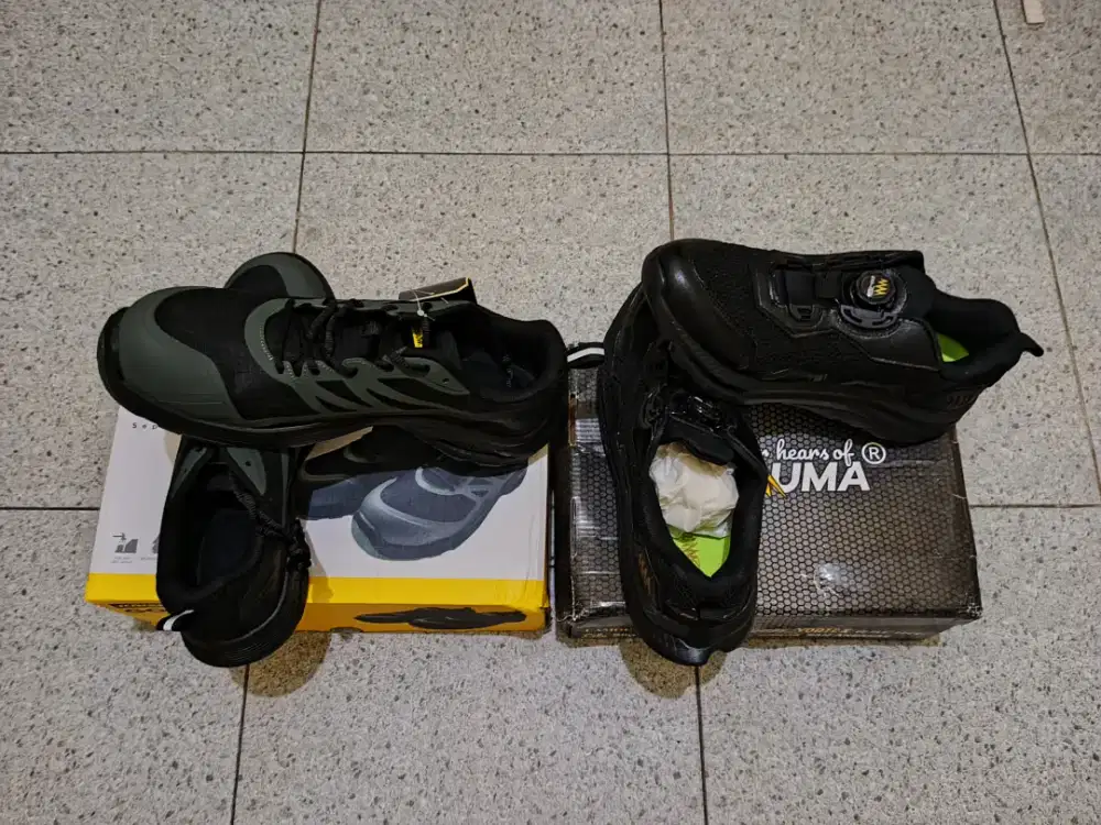 Jual Butuh 2 Pasang Sepatu Baru