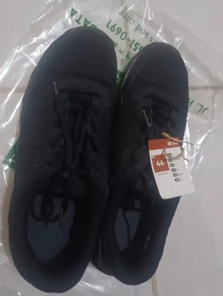 Sepatu Quachea size 44