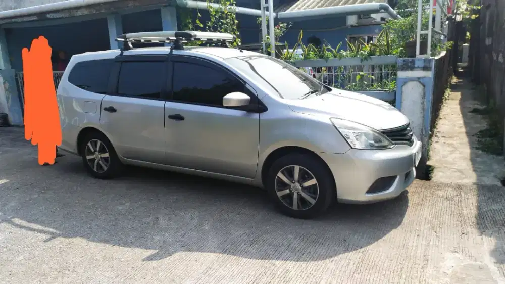 Nissan Grand livina M/T 2017