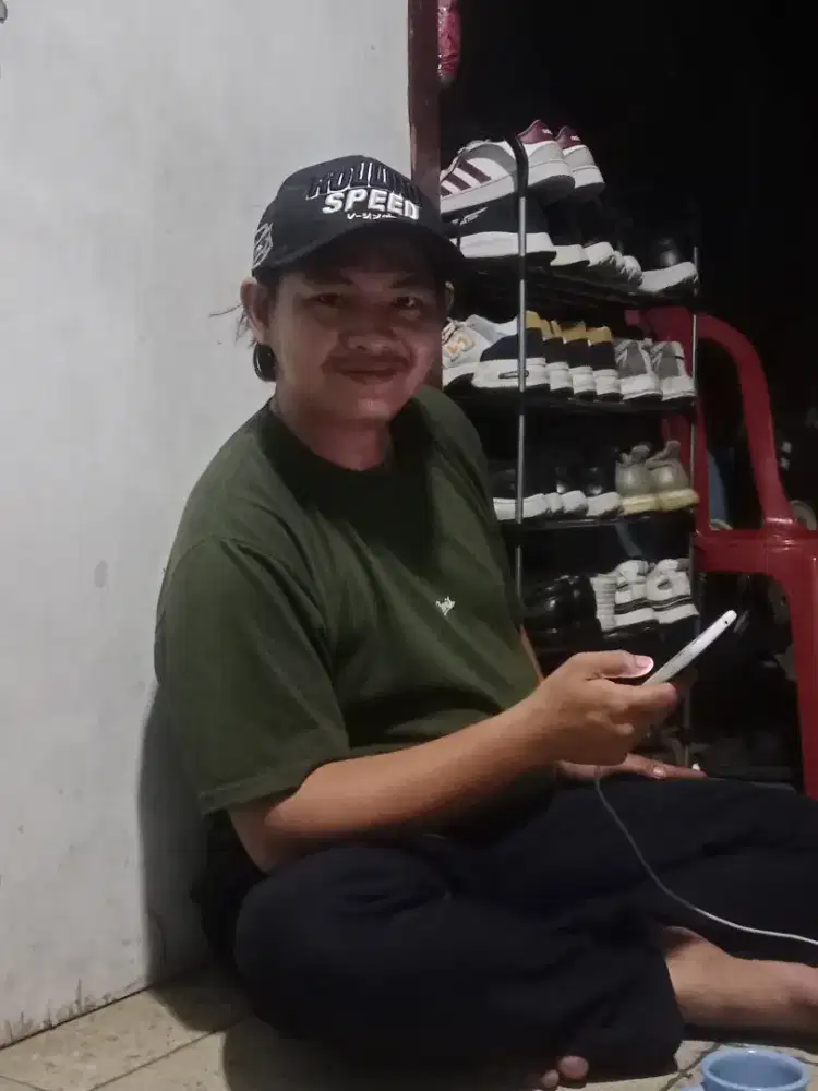 Mencari pekerjaan apa saja selain supir karna tidak bisa