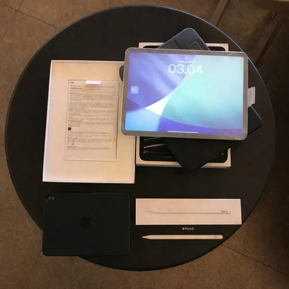 Ipad Pro M1 256GB 120Hz + Apple Pencil & Apple Keyboard.