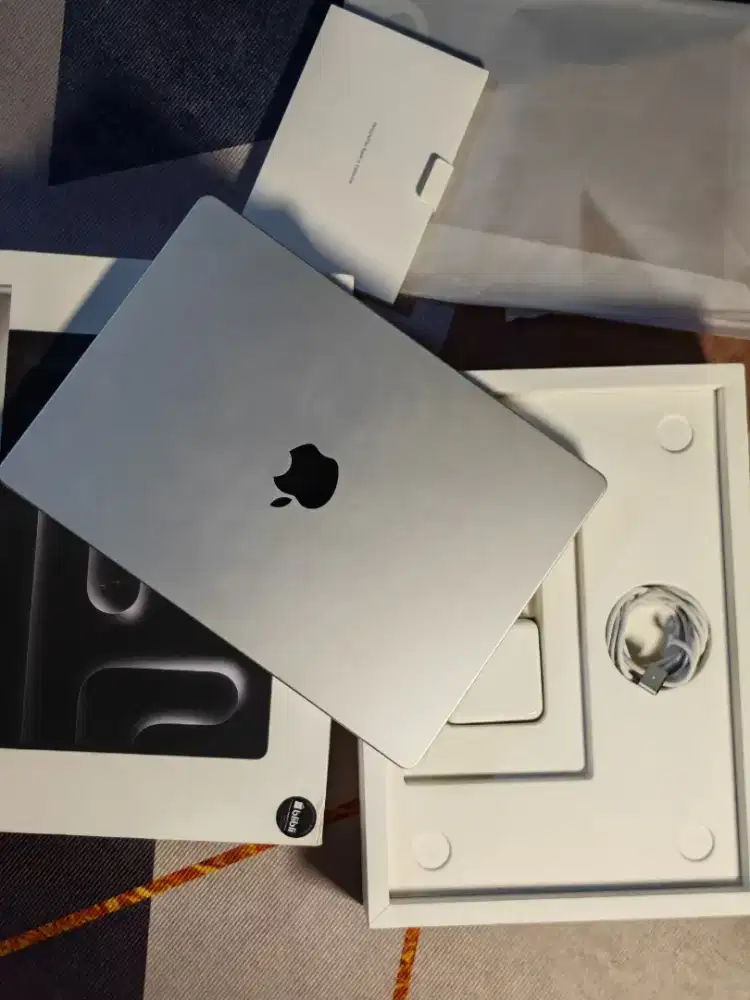 macbook pro m3 8/512GB