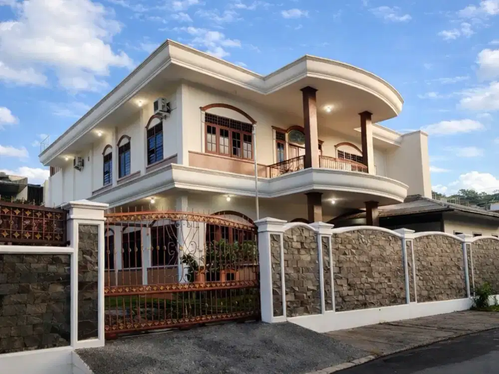 dijual rumah di taman laguna Cibubur