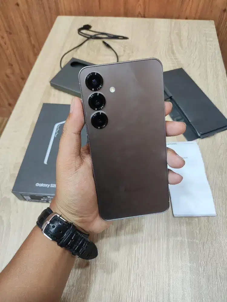 Samsung S25 basic 12/256 SEIN garansi on januari 2027 like new