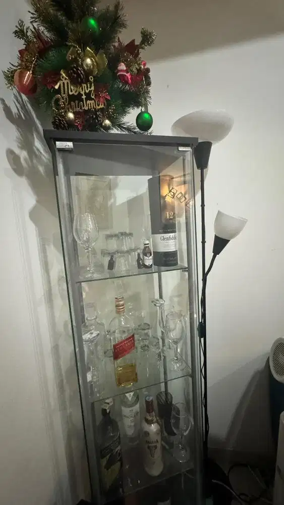 Rak kaca dekorasi tiga shelf