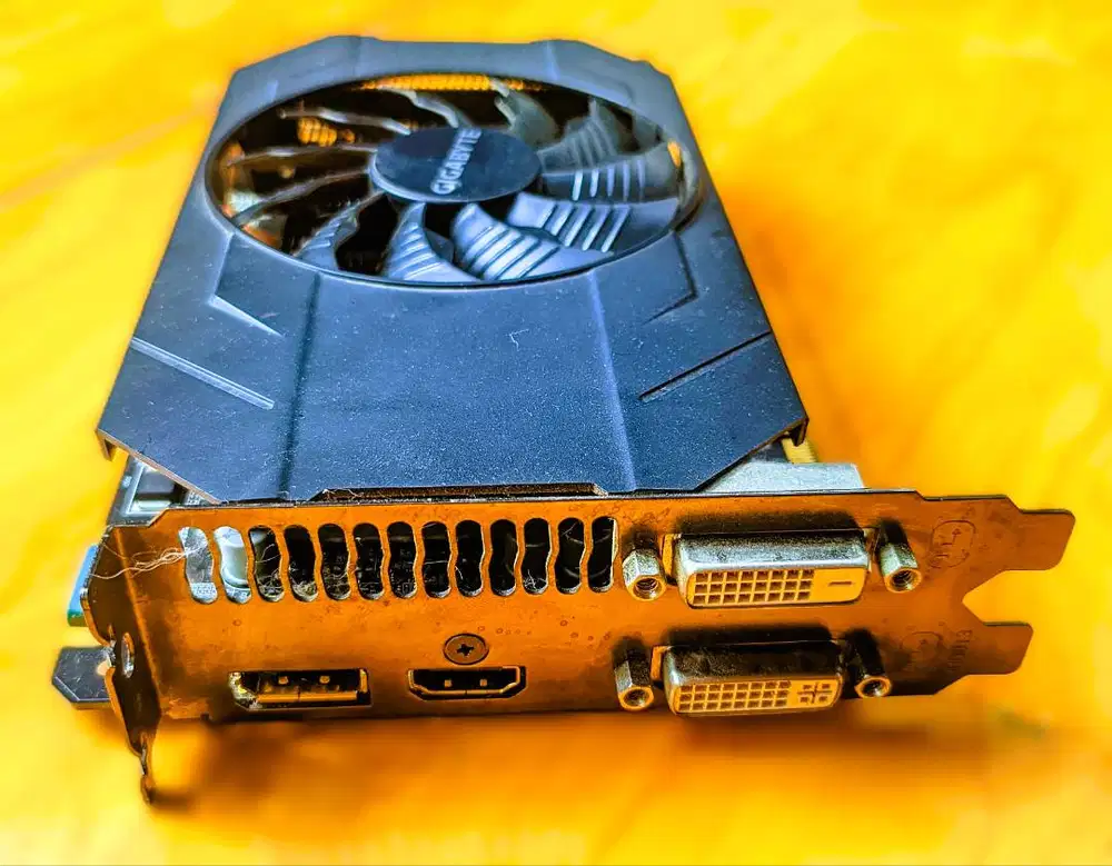 Gigabyte GTX 960 2GB 128bit DDR5 Like New Segel