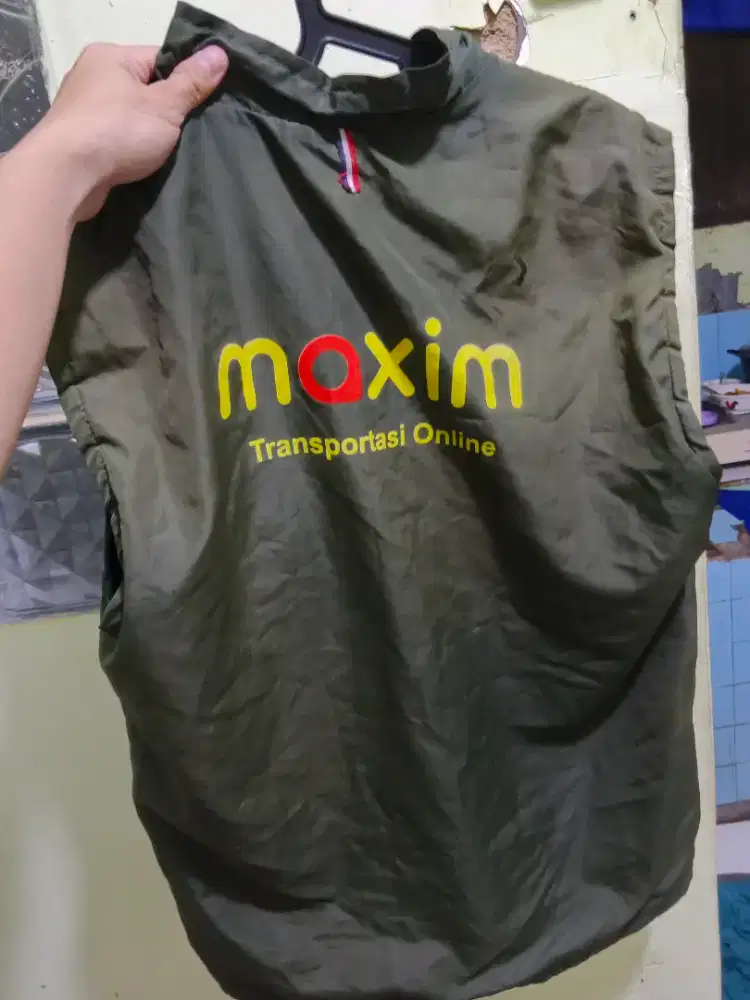 Jaket Maxim dan helm