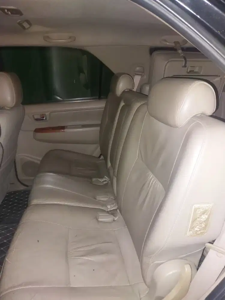 Toyota fortuner tipe G A/T 2.7 bensin tahun 2010 warna hitam pjk 3xoff