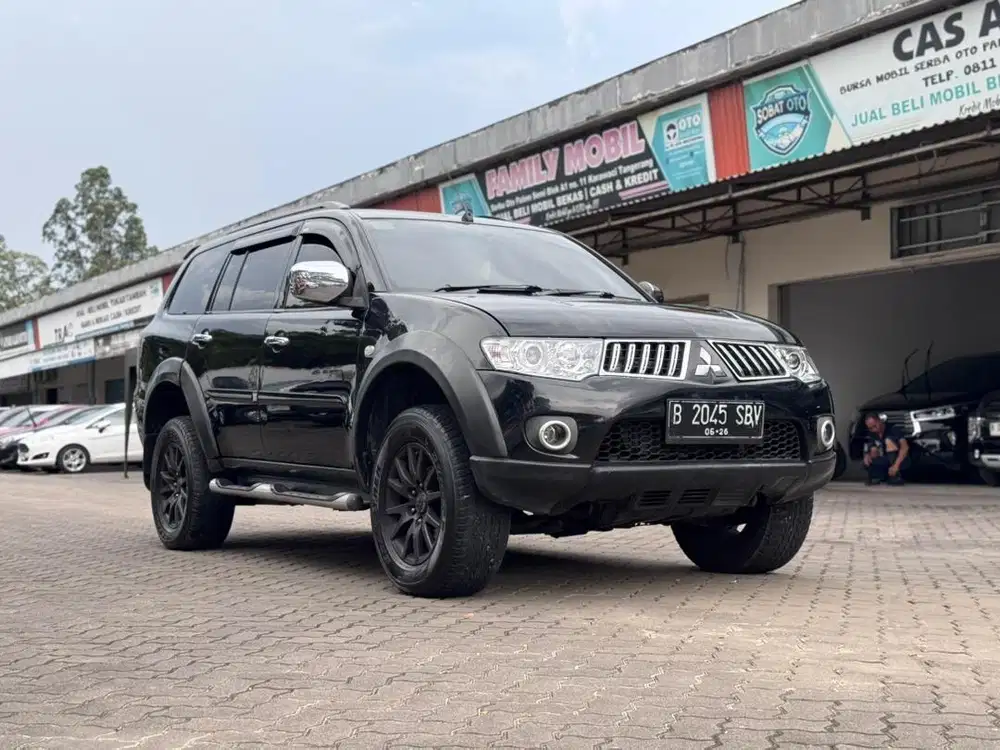 Pajero Sport 2.4 Diesel AT Exceed 2011 Hitam Black Matic TERMURAH NEGO