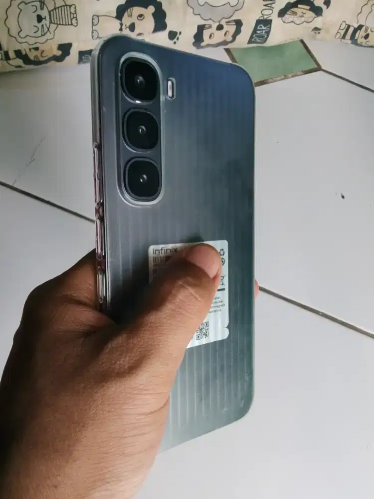 Infinix hot 60 pro ram 8/256 fullset 2 bulan pemakaian