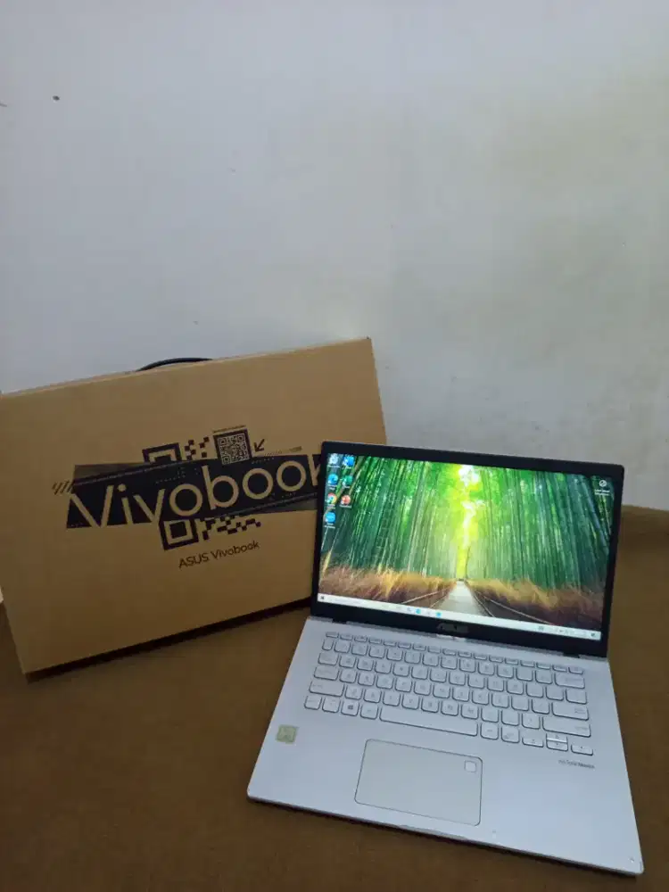 Laptop asus vivobook 14 ram 4 gb ssd 256 gb good condition