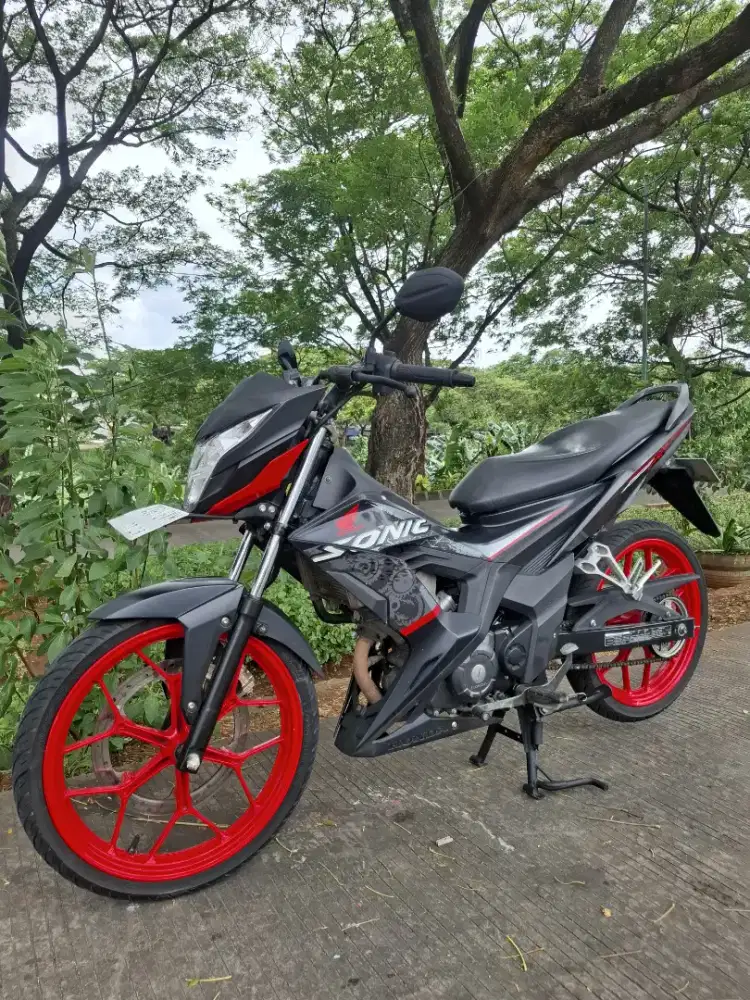 HONDA SONIC 150R TAHUN 2019 SIAP PAKEK MOTOR GRESS