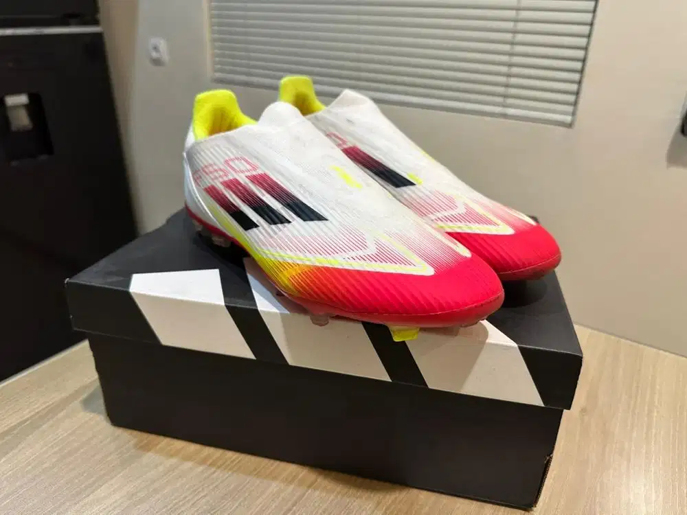 Sepatu Bola Adidas F50 uk 42