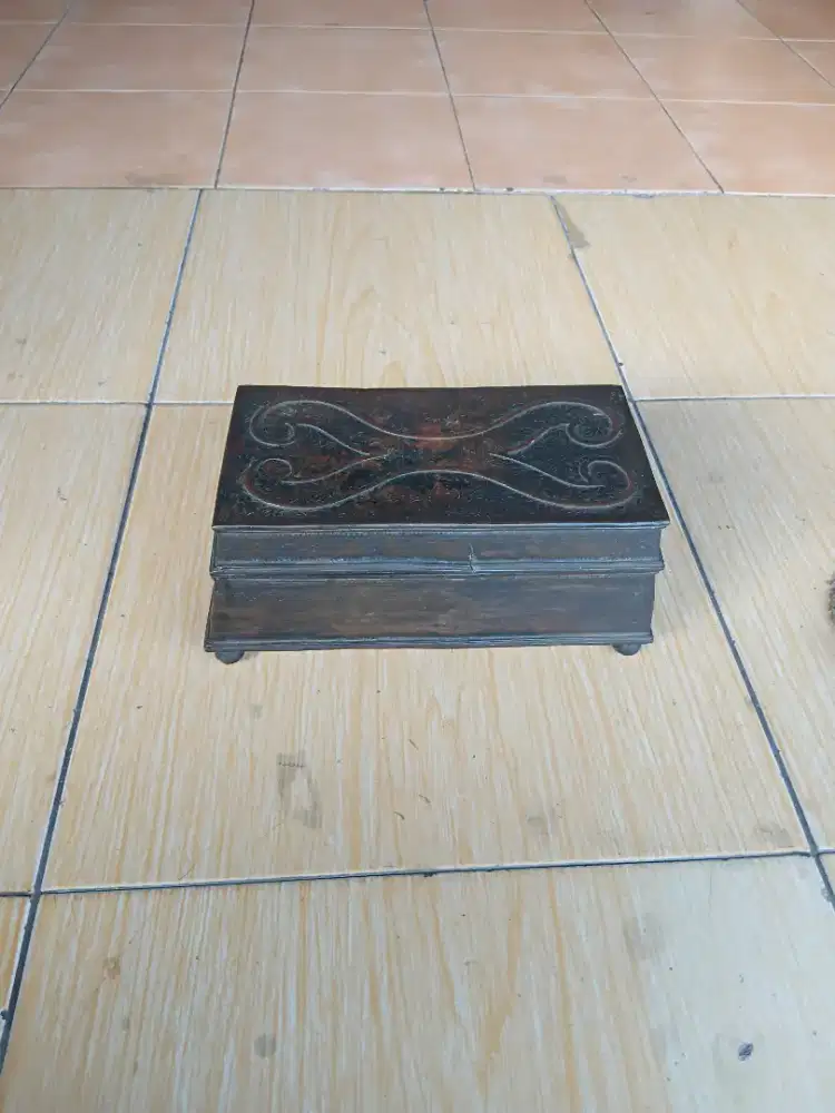 Kotak perhiasan tepak sirih tua ukiran primitip bronze jumbo
