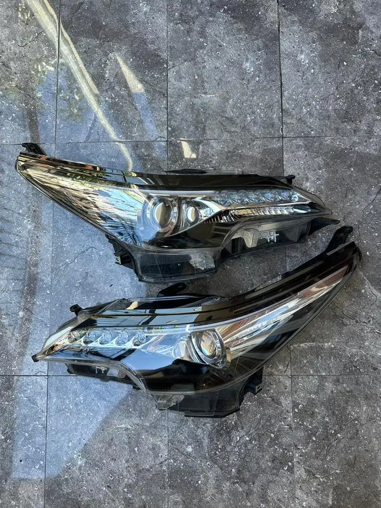 Headlamp Fortuner VRZ TRD Tahun 2018 Lampu Utama