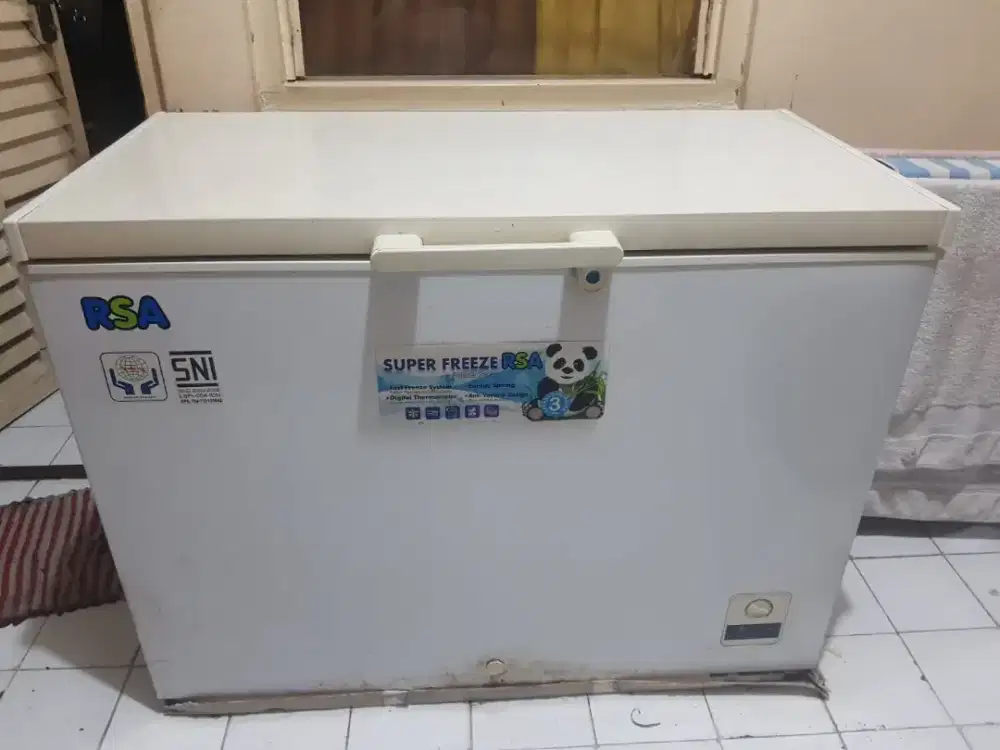 Jual Frezer Box 310L merk RSA bekas