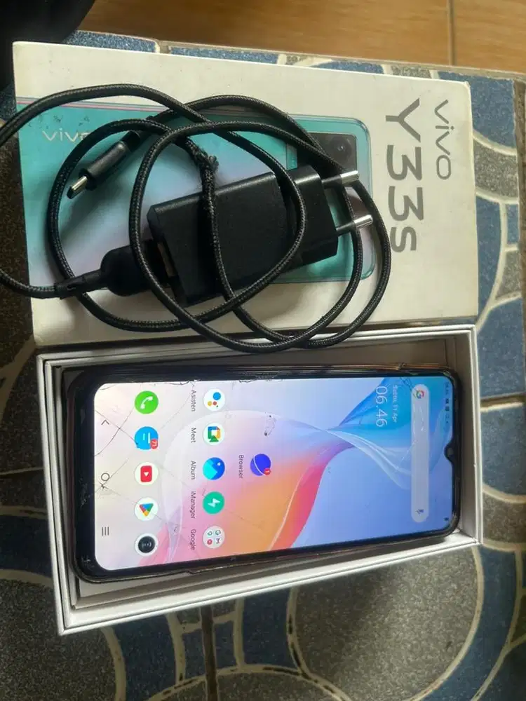 Jual HP VIVO Y33S 8/256kondisi normal, Dus dan Charger komplit