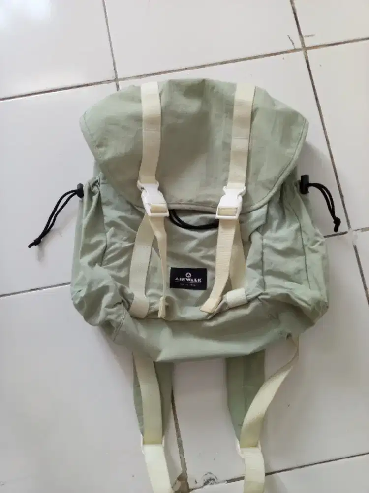Tas airwalk seperti di foto masih bagus