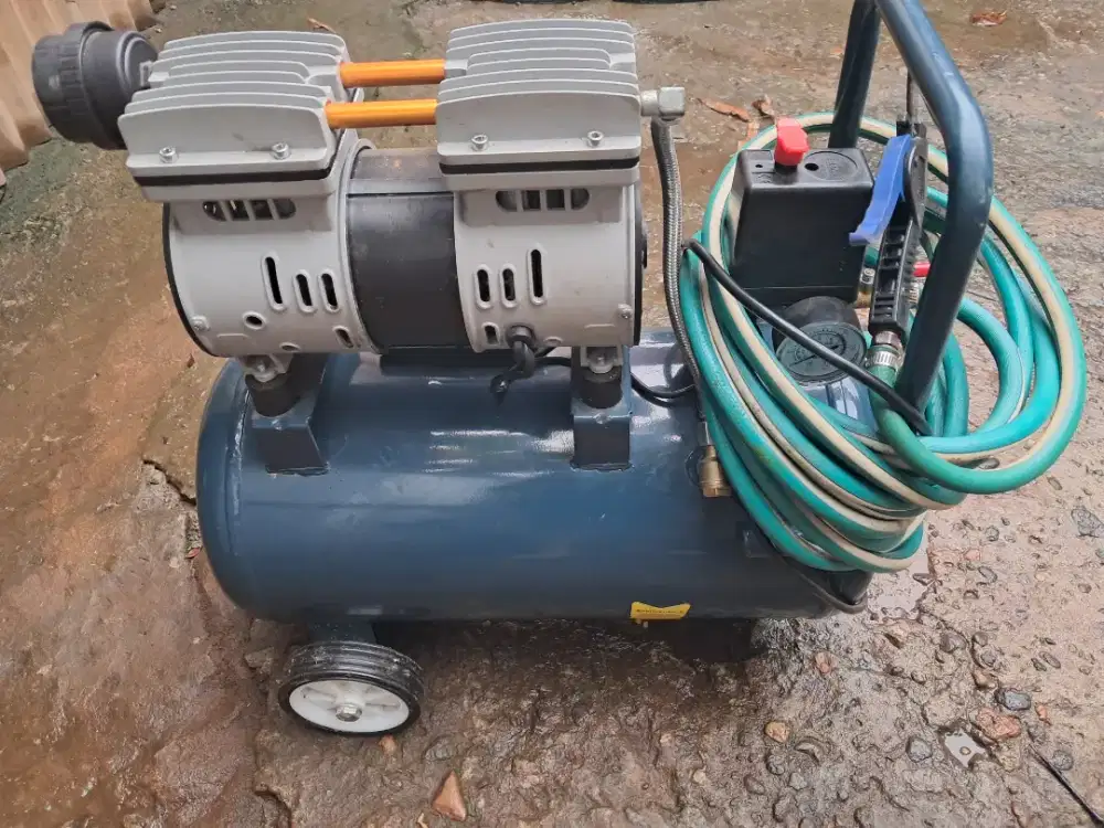 Dijual kompresor izumi 1 pk tanpa oli tidak berisik kondisi siap pakai