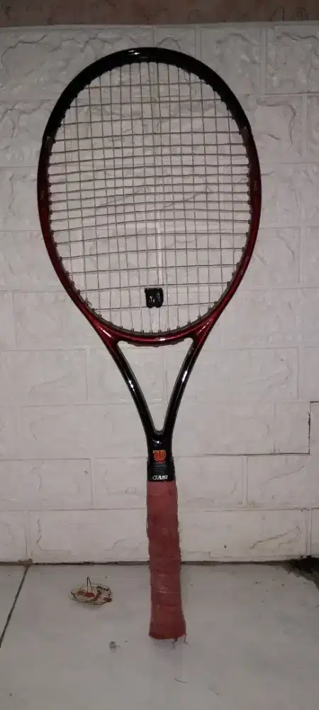 Di jual raket tenis,,,bahan carbon merk Wilson